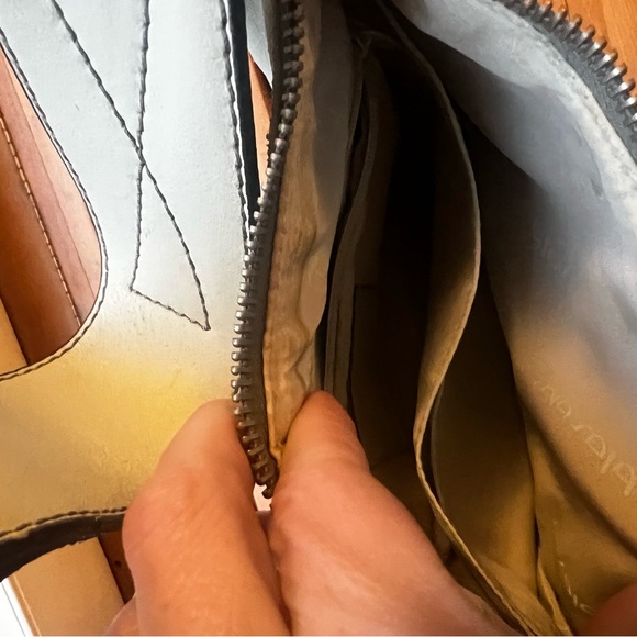 BYBLOS white leather mini purse. Worn a few times. No damage. Zipper closure. - Picture 5 of 5